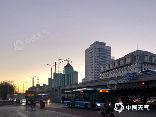 冷！今日<em>北京大部地区</em>最高气温仅8℃ 周末或有雨雪再来袭