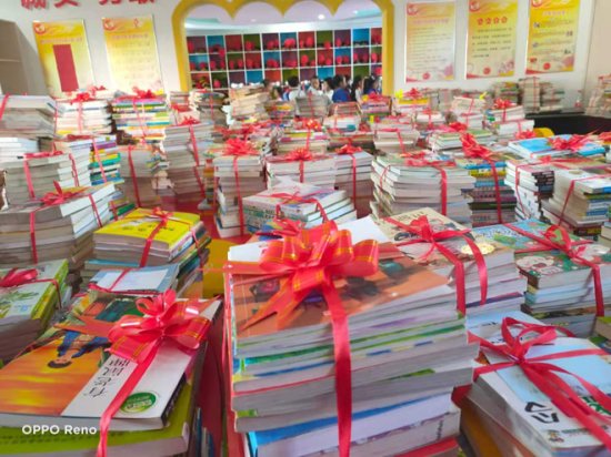<em>瓯北</em>中心小学向留守儿童之家捐5000册书
