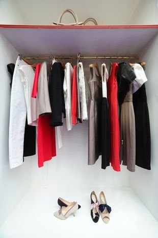 英国调查显示：每个人衣柜里至少有26件没<em>穿过的衣服</em>