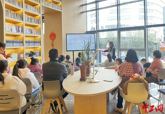 郑州市郑东新区龙子湖街道工会举办亲子阅读活动