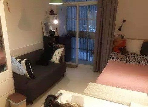 上海租房，16平米带卫生间的<em>单间</em>，一个月2500元房租贵吗？