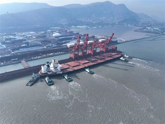 江苏首次停靠40万吨<em>货轮</em> 多式联运能力进一步提升