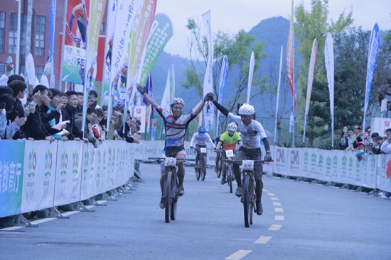 2023贵州省高校山地自行车赛鸣枪开赛