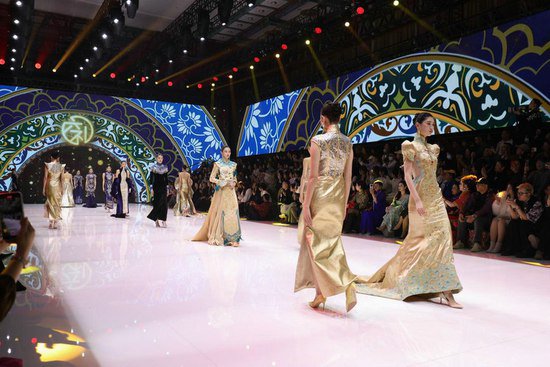 AW24中国国际时装周盛大启幕，“赋”活中国时尚，焕启新章