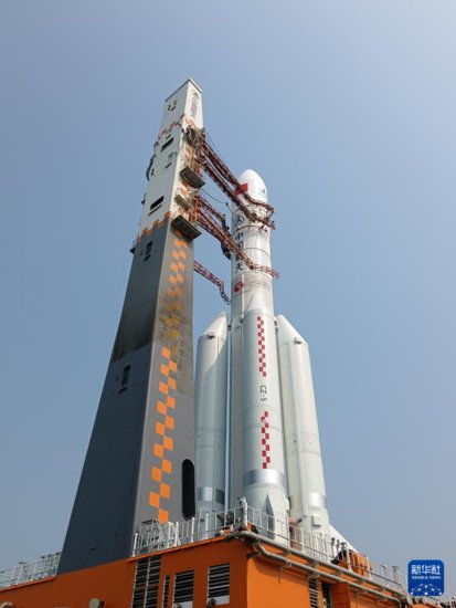 嫦娥六号任务器箭组合体完成<em>垂直</em>转运 计划5月初择机发射