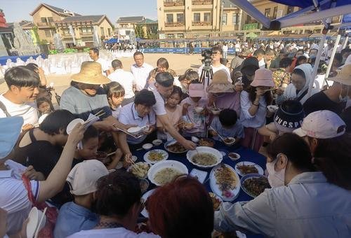 宁夏首届“妈妈的家常菜”品味活动在漫葡小镇启动