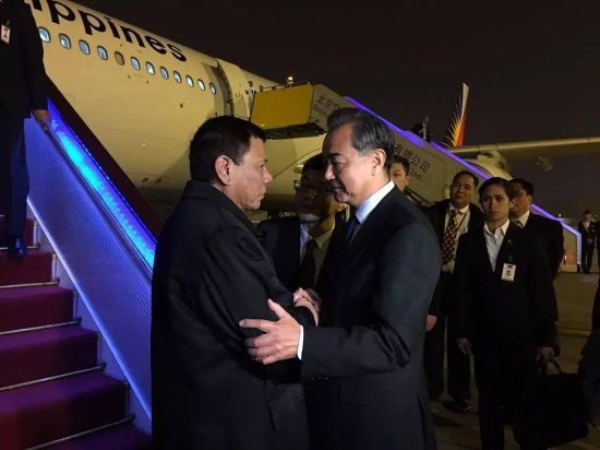菲律宾总统杜特尔特接受水均益专访：只有中国才会帮助我们