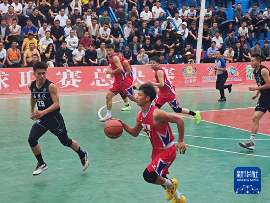 <em>贵州省</em>第二届“美丽乡村”篮球联赛总决赛开赛
