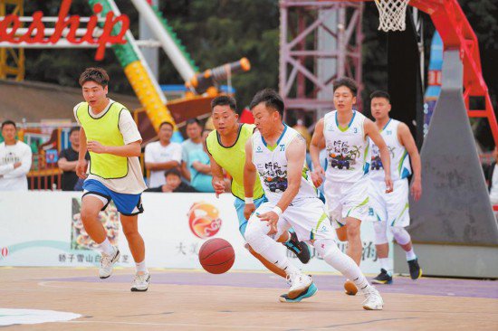 <em>昆明</em>北部3县（区）篮球邀请赛收官