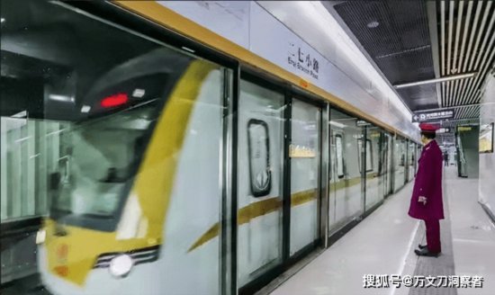 2016年武汉修地铁拆迁，女房主觉得1500万太少，法院：先拆...