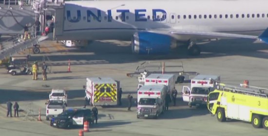 美联航一客机舱内起火后紧急返航 4人被送医