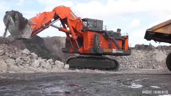 世界“最大<em>挖掘机</em>”，输出功率达3300千瓦，一铲挖走85吨矿石