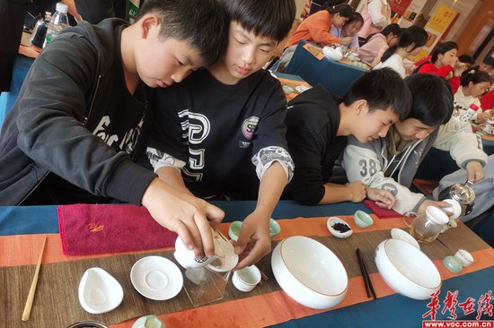 安化县羊角塘镇中学：品茶乡文化，享研学之趣