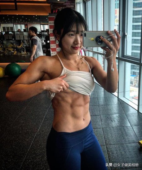 难得原生态肌肉女！腹肌练得非常棒，丑萌的韩国运动员Yeo Eun...