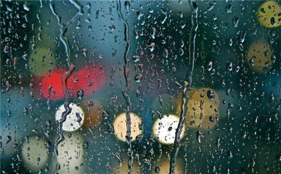 雨中漫步：微软发布《雨中城市》Windows 10<em>免费高清</em>壁纸包