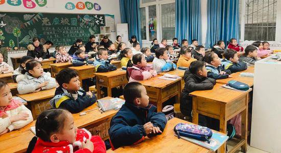 重庆科学城石板小学校开展低年级<em>数学</em>教研活动