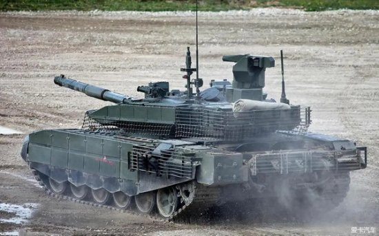 俄将T-90M“突破”主战<em>坦克</em>和BREM-1M<em>装甲</em>抢修车运送<em>前线</em>