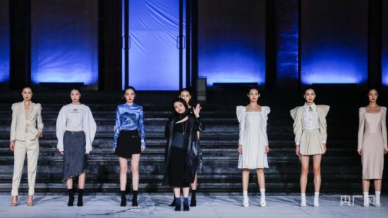 “2021中国重庆国际时尚周”<em>新锐设计</em>师领动潮流