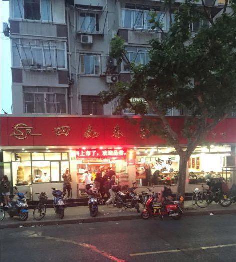 上海只能夏天才有的特色小吃，4元1两吃不够，一大盆20分钟抢光