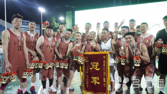 苏州40+篮球队获“村BA”中年组冠军
