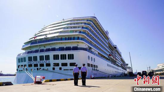 天津口岸<em>迎</em>三年来首艘入境国际邮轮 “双轮同靠”9月底开航