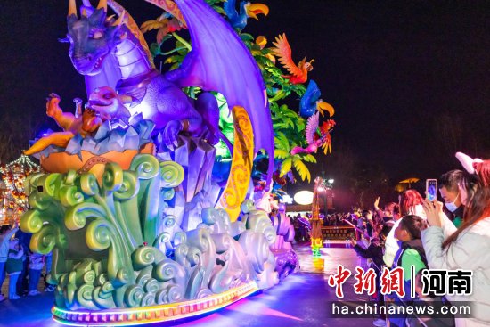 郑州银基旅游度假区：“嘉年华”活动让游客共享假日时光