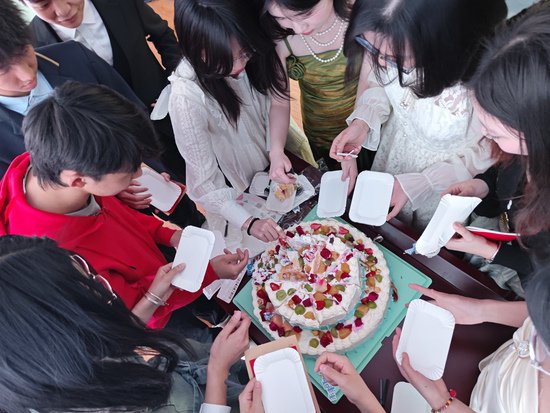 重庆第二十三中学校举行高三年级<em>成人</em>礼仪式