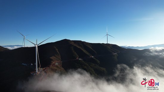 四川省凉山州单机最大风电项目机组全部吊装完成