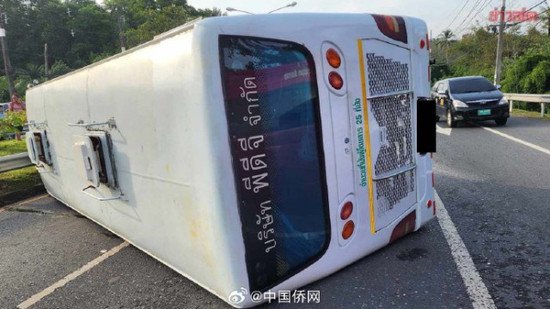 泰媒：泰国一载中国游客大巴翻车致17人受伤，包含一名儿童