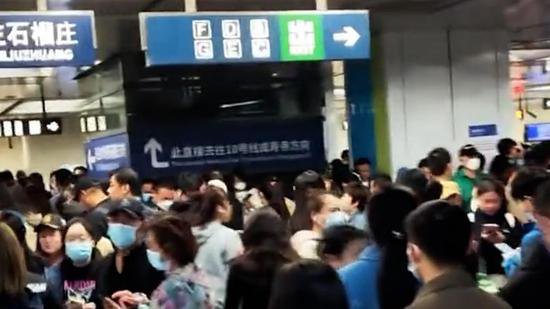 北京地铁致歉5号线一列车发生故障：可<em>下载</em>延误证明