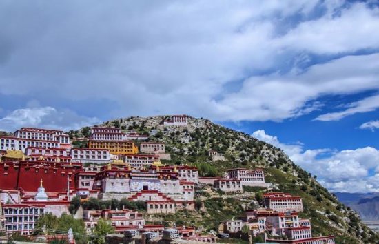 <em>西藏地位</em>最特殊的寺庙，住持的<em>地位</em>仅次于班禅、达赖