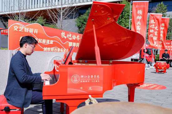 浙音教育基金会向山区海岛中小学捐赠55台<em>钢琴</em>