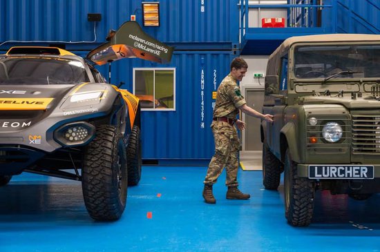 携手迈凯伦车队，英国防部推进军车电动化
