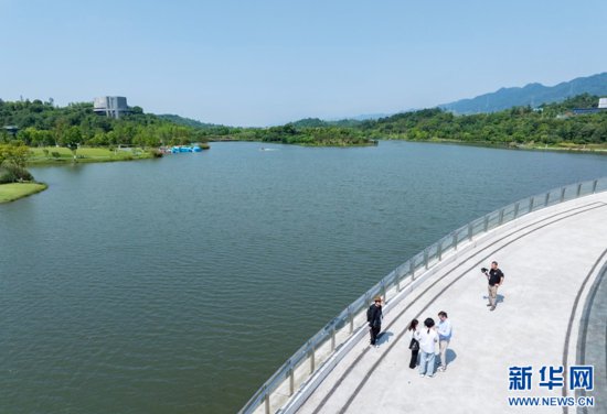 重庆：碧水奔流 美丽河湖“扮靓”山城