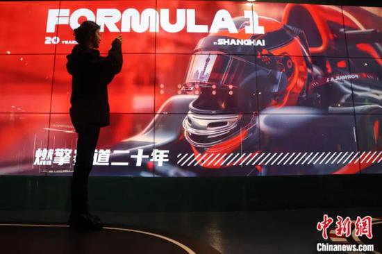 东西问｜周冠宇：中国车手“突围”为何关乎F1的未来？