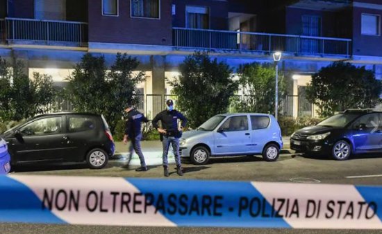 意大利米兰街头一男子试图持刀伤害行人 已<em>被警方击毙</em>
