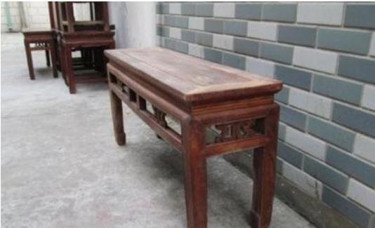 情侣套房床尾的凳子有何特殊用处？其实古代就有，叫“春凳”