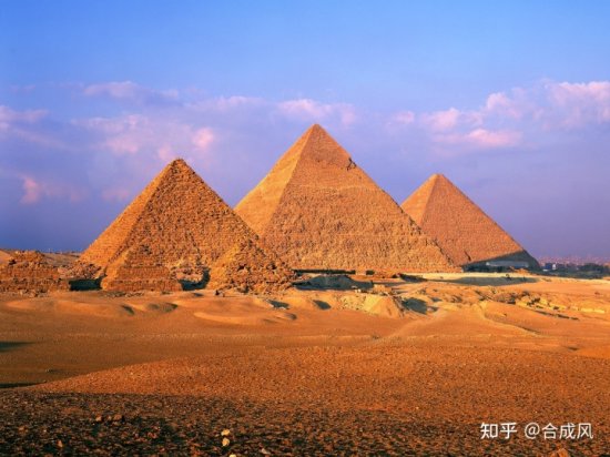 肥沃的土地为埃及产出了大量的粮食，为<em>金字</em>塔的建造做出了物质...