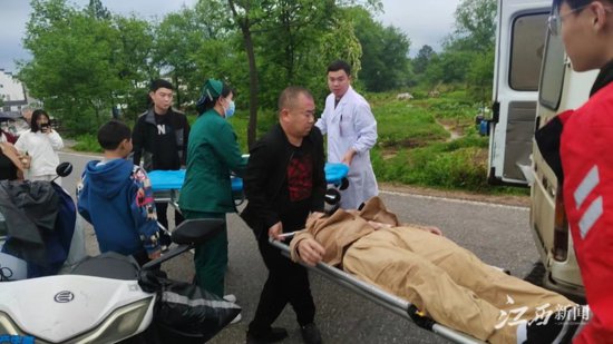 万年县：女子车祸中受伤 村支书及时救助暖人心