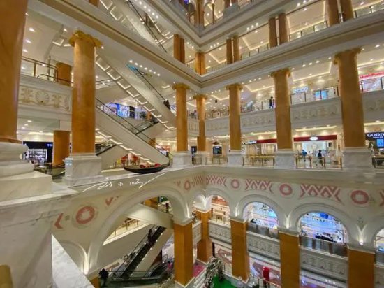上海内环内面积最大的商场，<em>装修奢华</em>，游客还以为来到了欧洲...