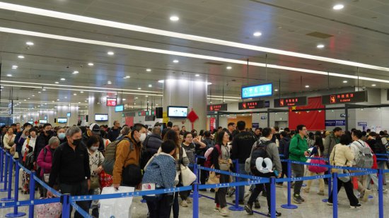 春节假期<em>上海浦东</em>机场口岸出入境人员超70万人次