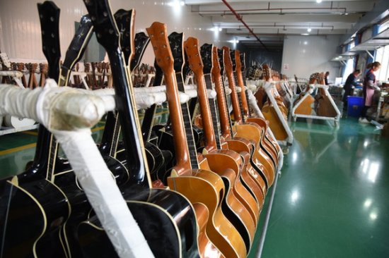 <em>遵义</em>神曲乐器<em>制造</em>有限责任公司：单日出货2万支吉他销往8个国家