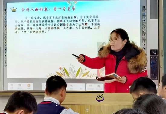 重庆科学城巴福中学校语文组开展“五学课堂”实践研讨活动
