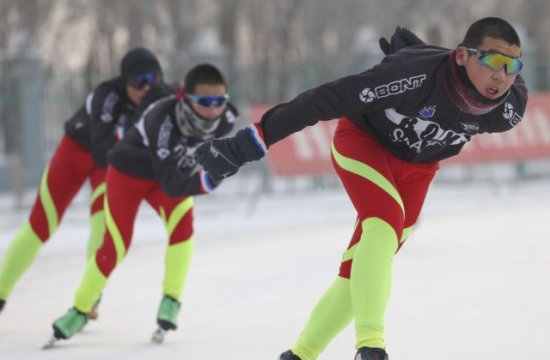 用热爱抵御天寒地冻——新疆冰雪体育课微镜头
