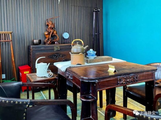缝纫机、饼干听、手绘光明牌木箱……快来感受浓浓的老上海风情