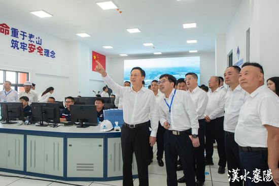 湖北汉江新集水电站首台机组并网发电