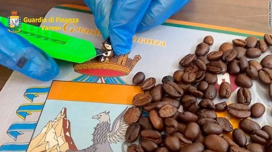 意大利警方查获一批毒品，藏在<em>空心</em>咖啡<em>豆</em>里