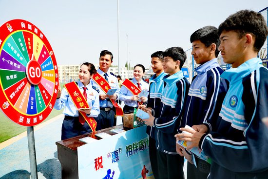 喀什地区税务局：税宣走进青少年锦标赛