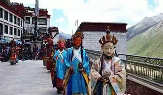 <em>嫁给</em>西藏活佛的红卫兵：我的丈夫能飞起来