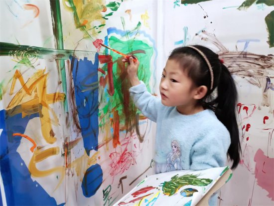 南通果园村社区开展亲子DIY涂鸦绘画活动